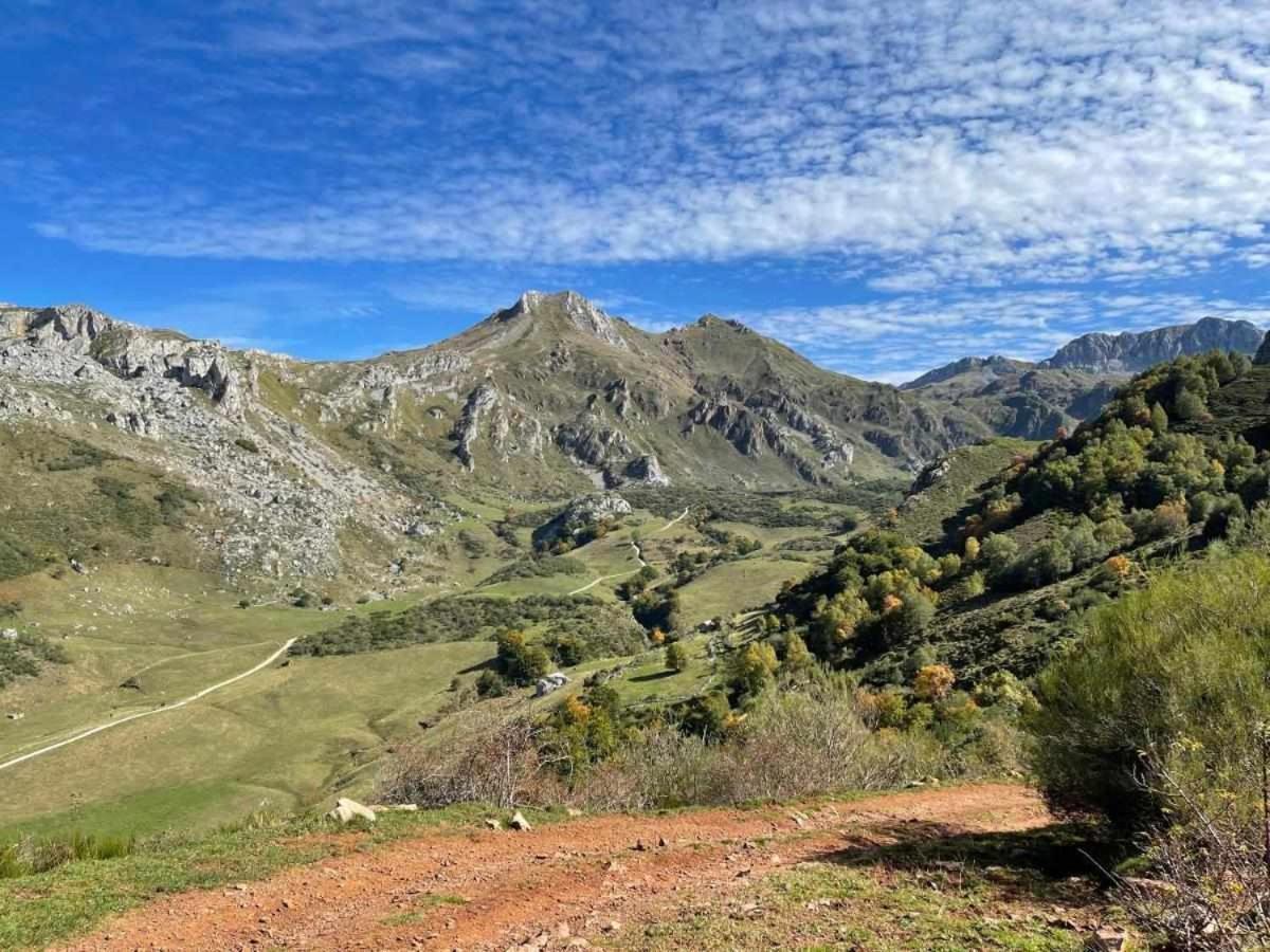 Apartamentos Rurales La Laguna Somiedo Valle de Lago Экстерьер фото