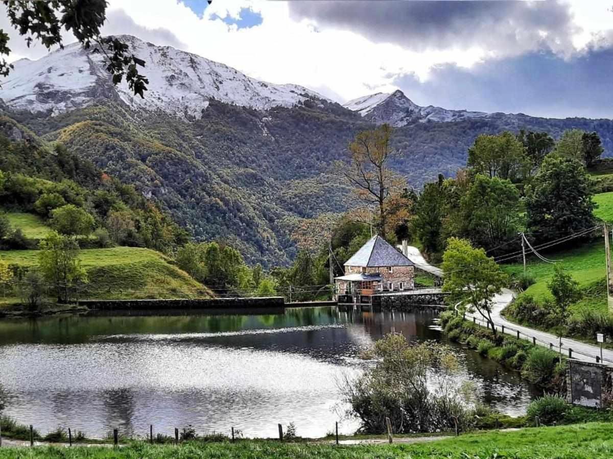 Apartamentos Rurales La Laguna Somiedo Valle de Lago Экстерьер фото