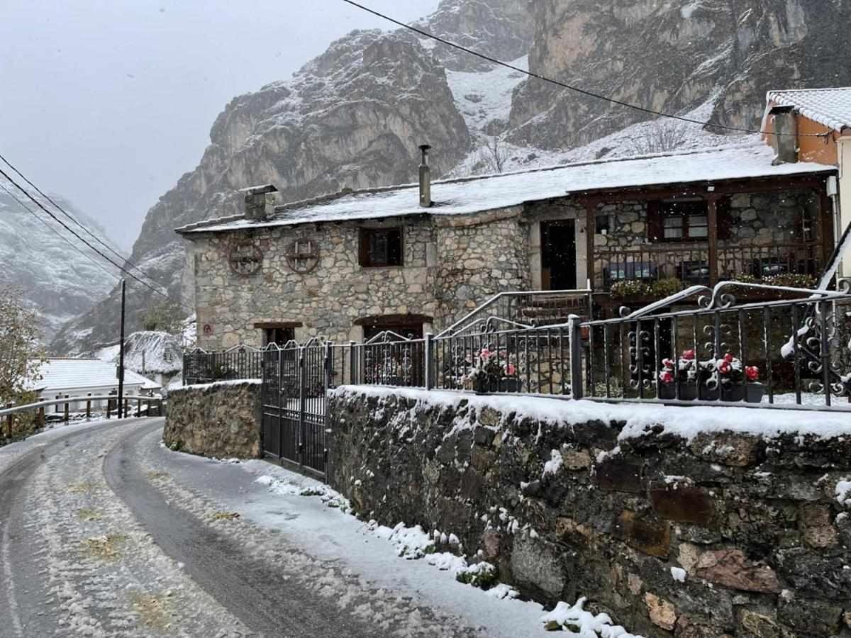 Apartamentos Rurales La Laguna Somiedo Valle de Lago Экстерьер фото