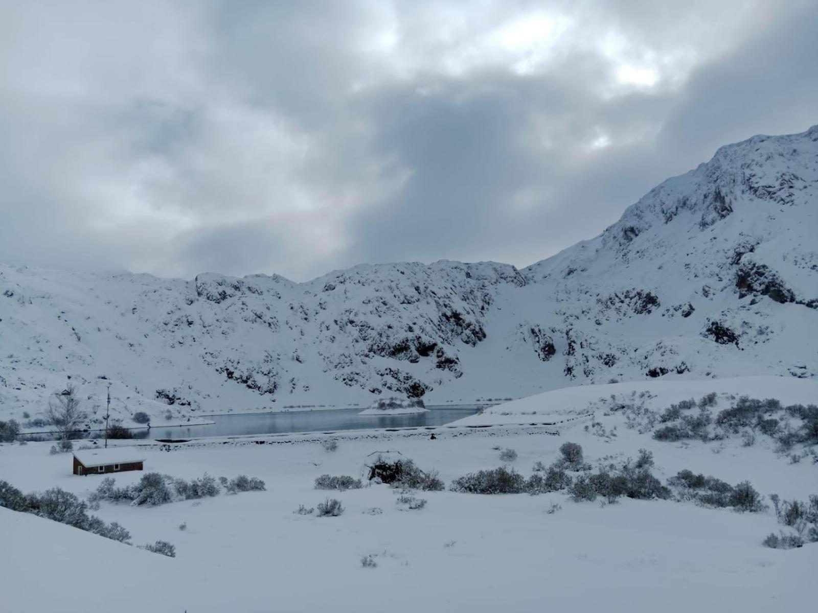 Apartamentos Rurales La Laguna Somiedo Valle de Lago Экстерьер фото